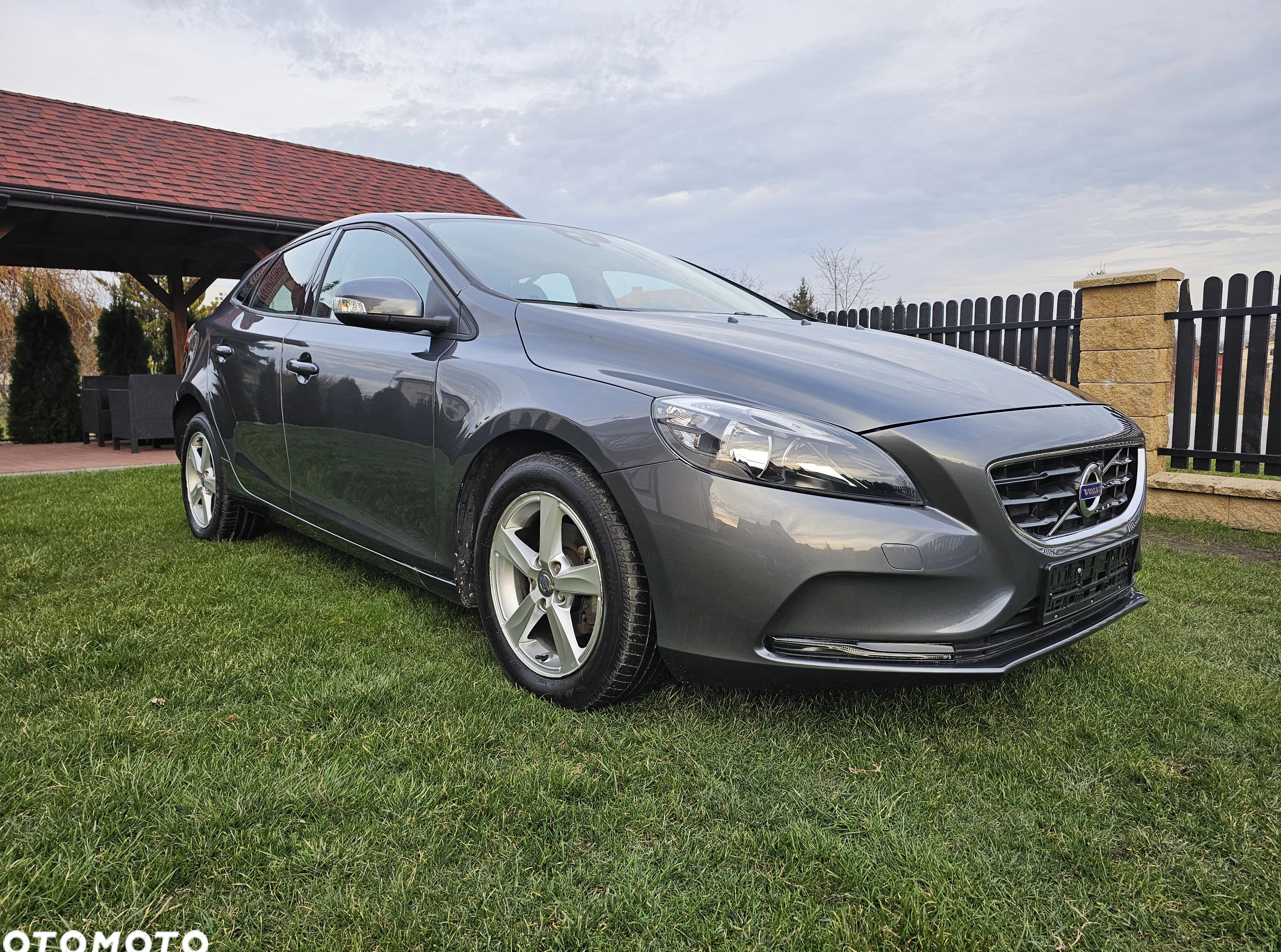 volvo lubelskie Volvo V40 cena 43900 przebieg: 69564, rok produkcji 2012 z Puławy